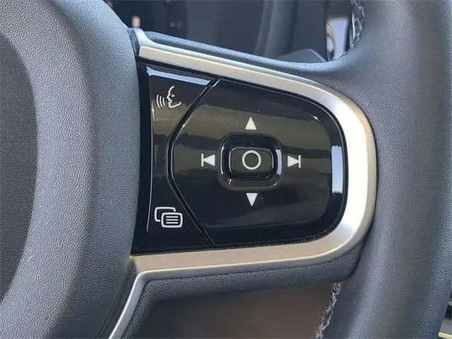2023 Volvo S60 B5 Plus Dark Theme