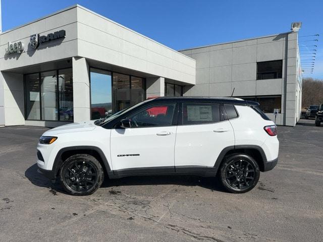 2024 Jeep Compass COMPASS LATITUDE 4X4