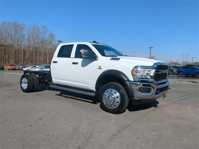 2024 RAM Ram 5500 Chassis Cab RAM 5500 TRADESMAN CHASSIS CREW CAB 4X4 60 CA