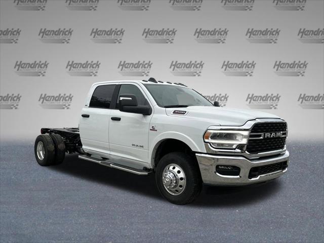 2024 RAM Ram 3500 Chassis Cab RAM 3500 SLT CREW CAB CHASSIS 4X4 60 CA