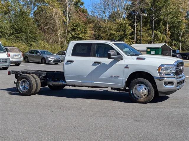 2024 RAM Ram 3500 Chassis Cab RAM 3500 SLT CREW CAB CHASSIS 4X4 60 CA