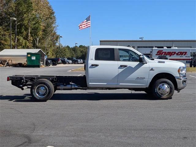 2024 RAM Ram 3500 Chassis Cab RAM 3500 SLT CREW CAB CHASSIS 4X4 60 CA