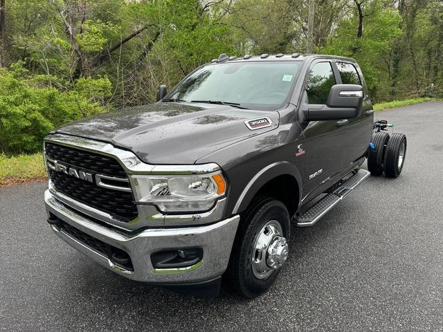 2024 RAM Ram 3500 Chassis Cab RAM 3500 SLT CREW CAB CHASSIS 4X4 60 CA