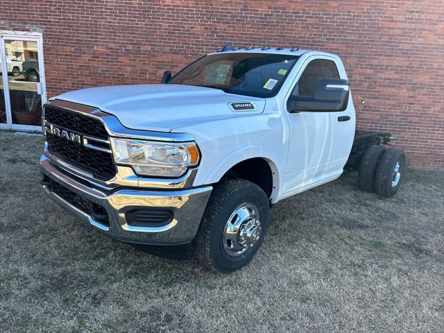 2024 RAM Ram 3500 Chassis Cab RAM 3500 TRADESMAN CHASSIS REGULAR CAB 4X4 60 CA