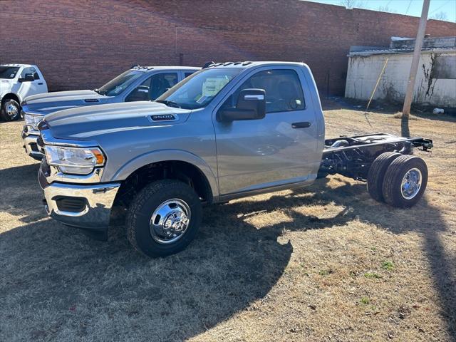 2024 RAM Ram 3500 Chassis Cab RAM 3500 TRADESMAN CHASSIS REGULAR CAB 4X4 60 CA