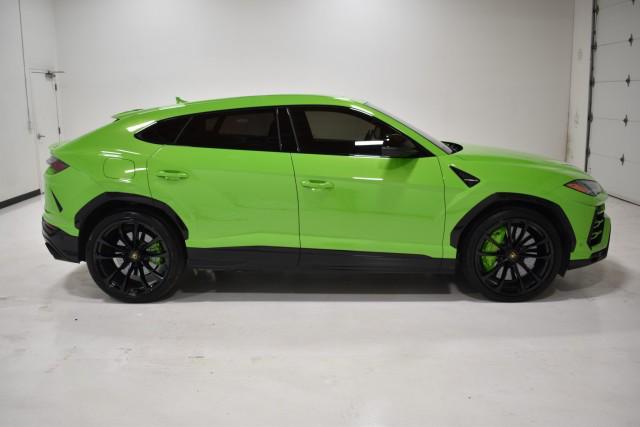 2021 Lamborghini Urus Pearl Capsule