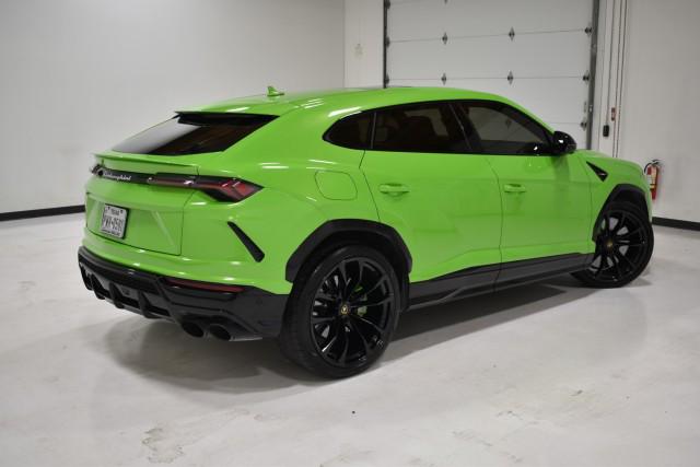 2021 Lamborghini Urus Pearl Capsule