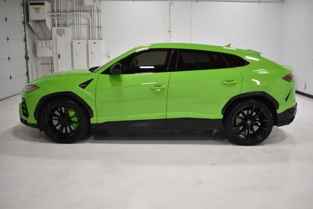 2021 Lamborghini Urus Pearl Capsule