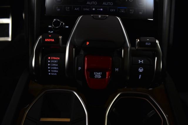 2021 Lamborghini Urus Pearl Capsule