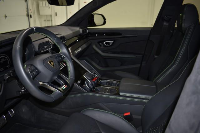 2021 Lamborghini Urus Pearl Capsule