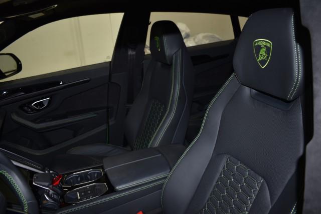 2021 Lamborghini Urus Pearl Capsule