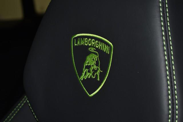 2021 Lamborghini Urus Pearl Capsule
