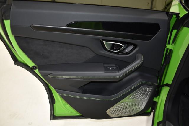 2021 Lamborghini Urus Pearl Capsule