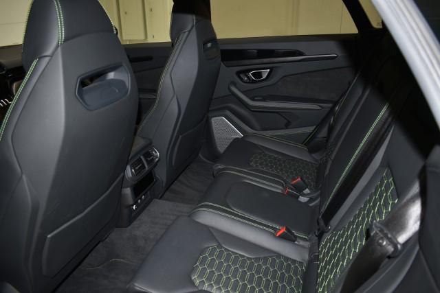 2021 Lamborghini Urus Pearl Capsule