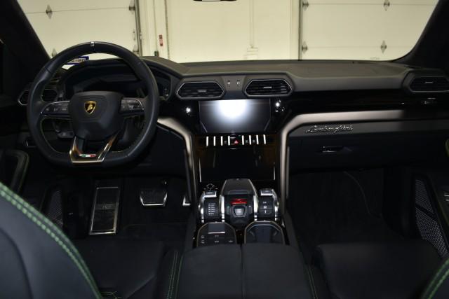 2021 Lamborghini Urus Pearl Capsule
