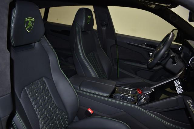 2021 Lamborghini Urus Pearl Capsule