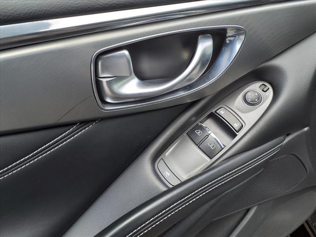 2017 INFINITI Q60 2.0t