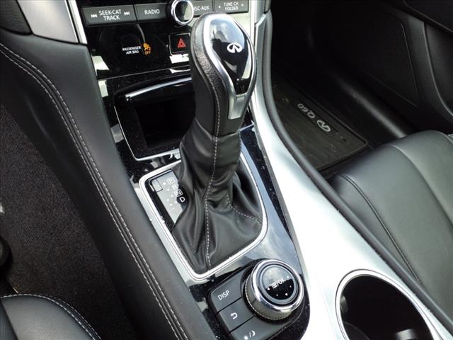 2017 INFINITI Q60 2.0t