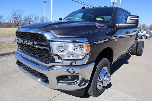 2024 RAM Ram 3500 Chassis Cab RAM 3500 TRADESMAN CREW CAB CHASSIS 4X4 60 CA
