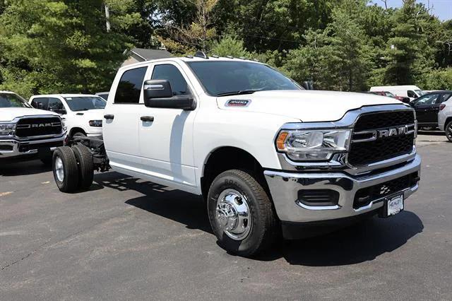 2024 RAM Ram 3500 Chassis Cab RAM 3500 TRADESMAN CREW CAB CHASSIS 4X4 60 CA