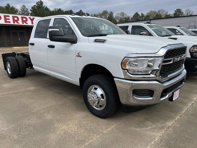 2024 RAM Ram 3500 Chassis Cab RAM 3500 TRADESMAN CREW CAB CHASSIS 4X4 60 CA