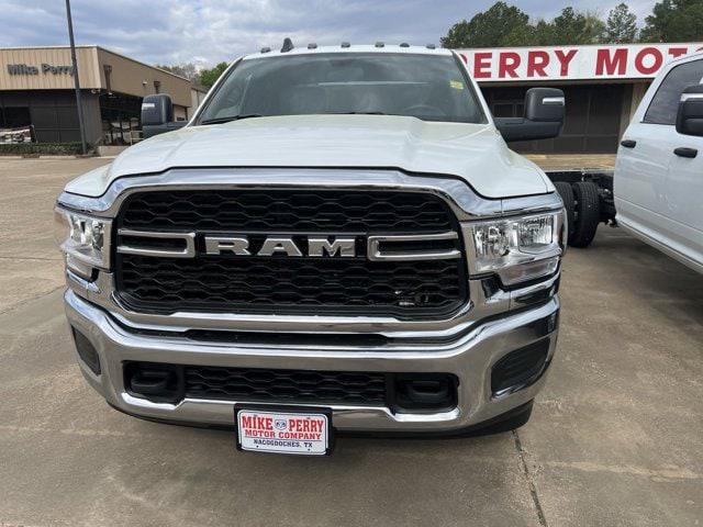 2024 RAM Ram 3500 Chassis Cab RAM 3500 TRADESMAN CREW CAB CHASSIS 4X4 60 CA