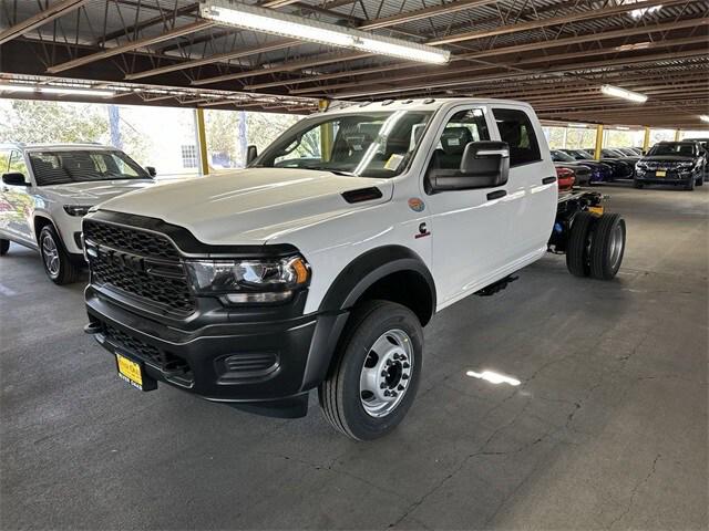 2024 RAM Ram 5500 Chassis Cab RAM 5500 TRADESMAN CHASSIS CREW CAB 4X4 60 CA