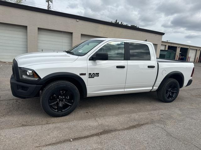 2024 RAM Ram 1500 Classic RAM 1500 CLASSIC WARLOCK CREW CAB 4X2 57 BOX