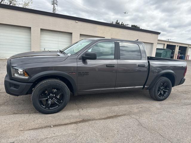 2024 RAM Ram 1500 Classic RAM 1500 CLASSIC WARLOCK CREW CAB 4X2 57 BOX