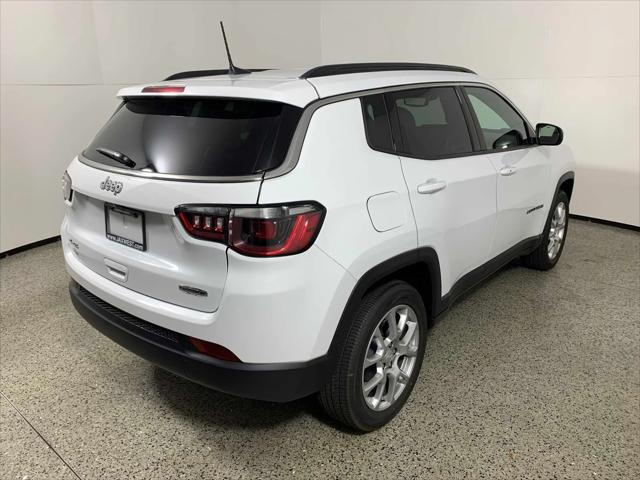 2024 Jeep Compass COMPASS LATITUDE LUX 4X4