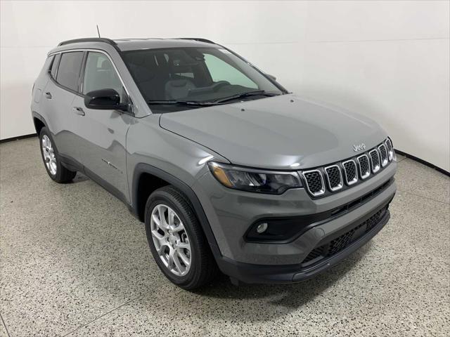 2024 Jeep Compass COMPASS LATITUDE LUX 4X4