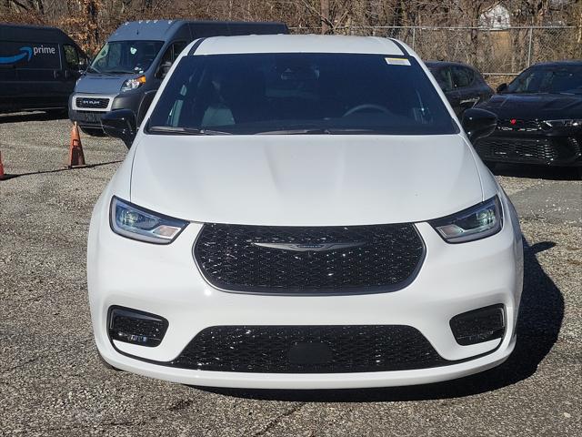 2024 Chrysler Pacifica Hybrid PACIFICA PLUG-IN HYBRID S APPEARANCE