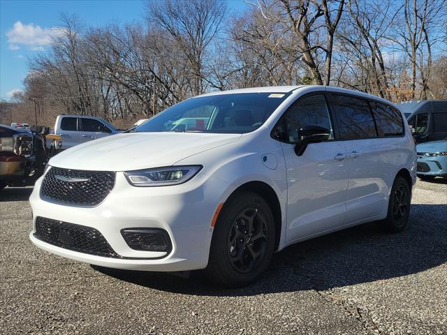 2024 Chrysler Pacifica Hybrid PACIFICA PLUG-IN HYBRID S APPEARANCE