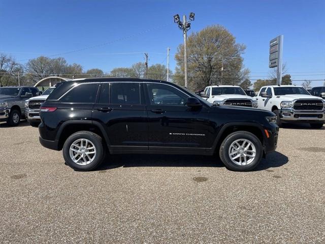 2024 Jeep Grand Cherokee GRAND CHEROKEE LAREDO X 4X4