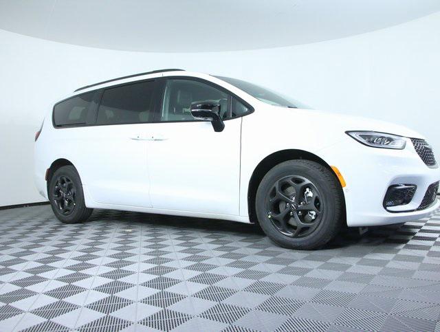 2024 Chrysler Pacifica Hybrid PACIFICA PLUG-IN HYBRID PREMIUM S APPEARANCE