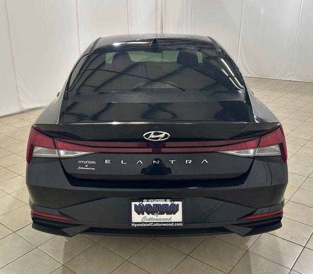 2023 Hyundai Elantra SE