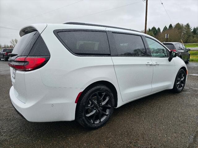 2024 Chrysler Pacifica PACIFICA TOURING L