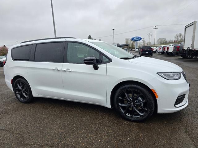 2024 Chrysler Pacifica PACIFICA TOURING L