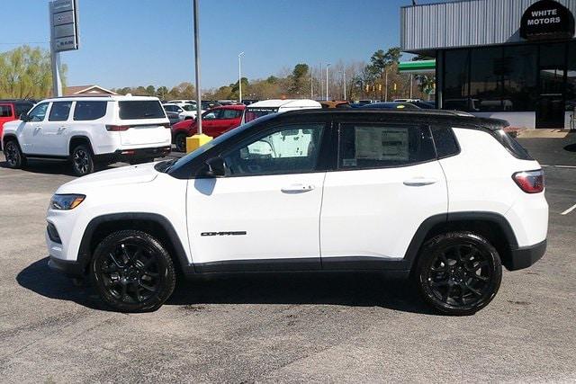 2024 Jeep Compass COMPASS LATITUDE 4X4