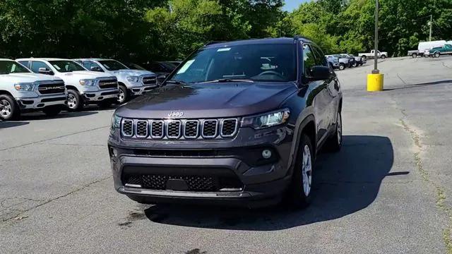 2024 Jeep Compass COMPASS LATITUDE 4X4