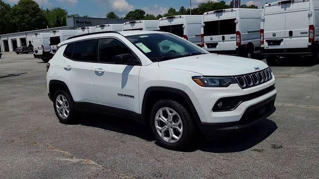 2024 Jeep Compass COMPASS LATITUDE 4X4