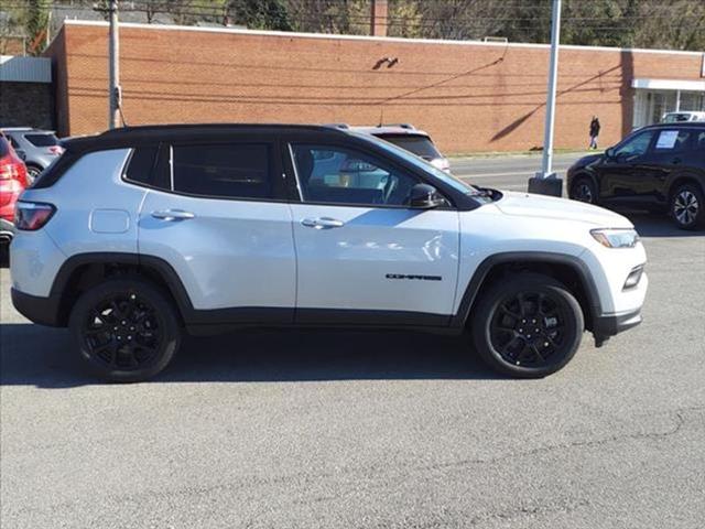 2024 Jeep Compass COMPASS LATITUDE 4X4