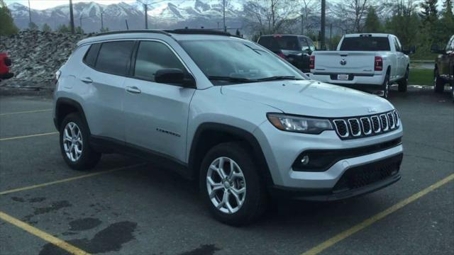 2024 Jeep Compass COMPASS LATITUDE 4X4