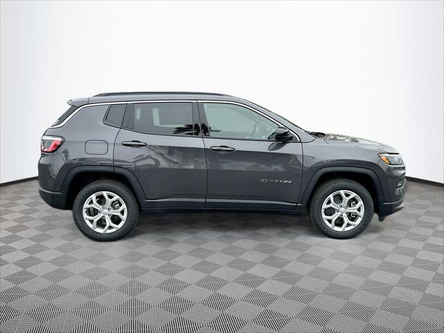 2024 Jeep Compass COMPASS LATITUDE 4X4