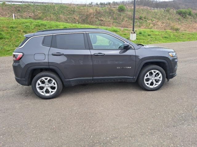 2024 Jeep Compass COMPASS LATITUDE 4X4