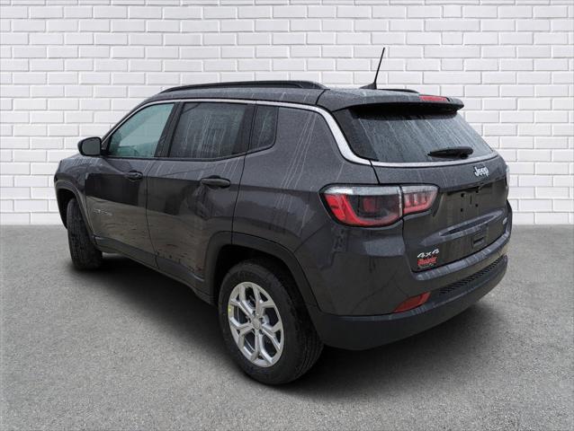 2024 Jeep Compass COMPASS LATITUDE 4X4