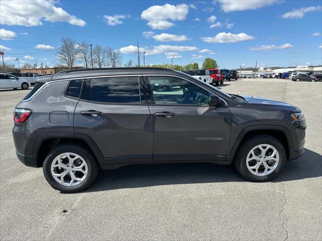 2024 Jeep Compass COMPASS LATITUDE 4X4