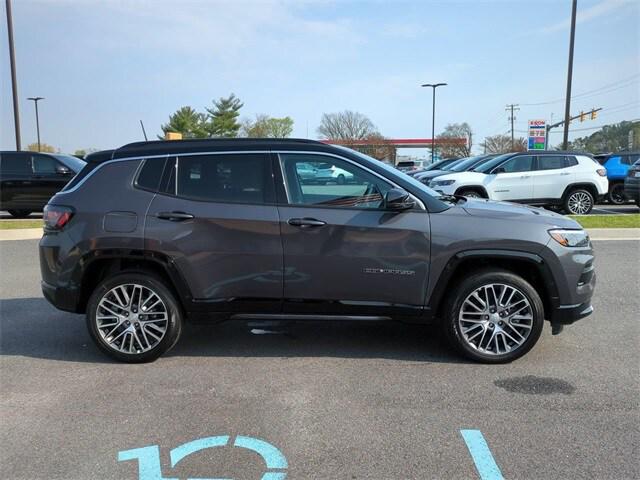 2024 Jeep Compass COMPASS LIMITED 4X4