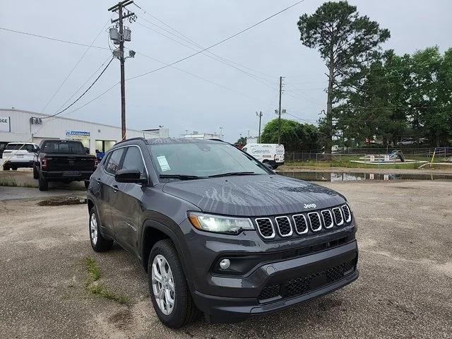 2024 Jeep Compass COMPASS LATITUDE 4X4