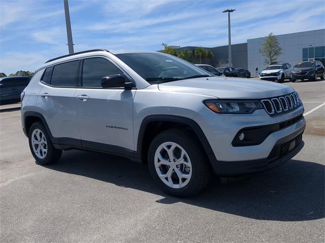 2024 Jeep Compass COMPASS LATITUDE 4X4